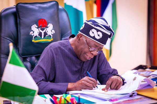 Read more about the article Tinubu pardons Ogoni Nine, 175 inmates, honours 959 Nigerians and foreign nationals