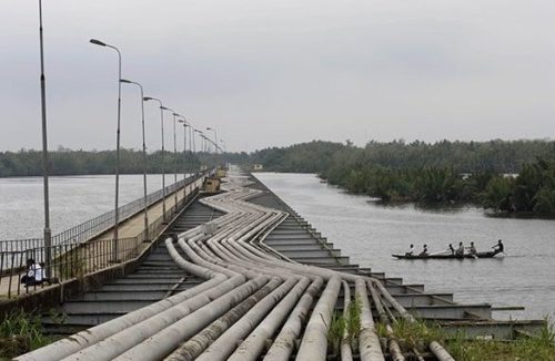 Read more about the article NNPC reports explosion on Escravos-Lagos pipeline