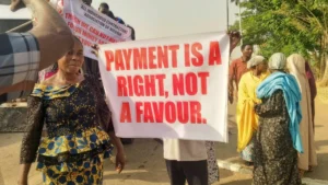 Read more about the article FG contractors start fresh protest over N500 billion debt