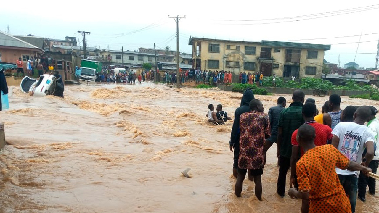 You are currently viewing Floods submerge Lagos roads and homes after devastating weekend rainfall
