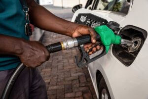 Read more about the article Dangote refinery resumes naira petrol sale at N1,215/litre