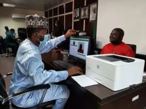 Read more about the article INEC extends nationwide voter registration, launches new self-service portal