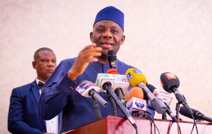 You are currently viewing FG raises federal university workers’ hazard allowance by 35%, directors get N600,000