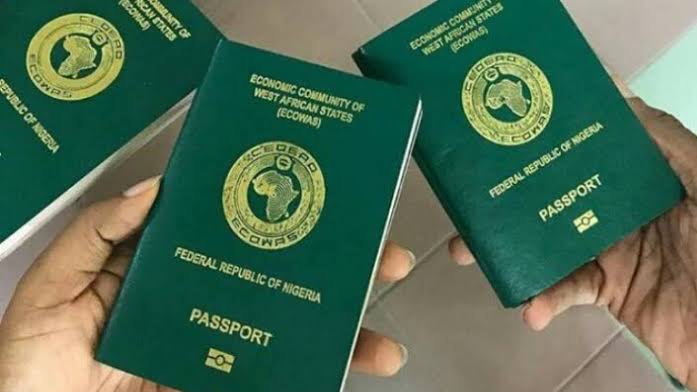 You are currently viewing FG deploys passport intervention team to UK to clear backlog