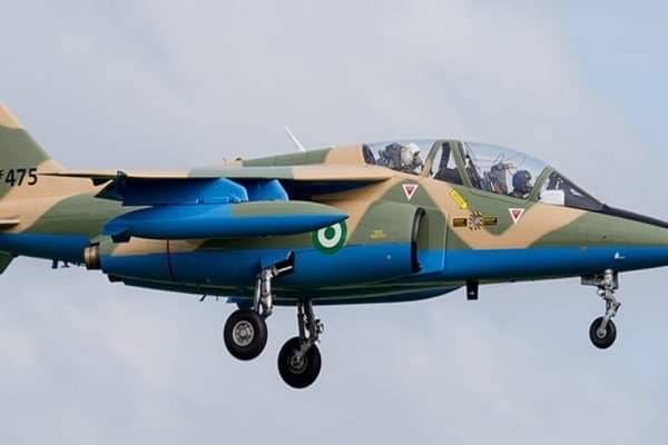 You are currently viewing Military airstrikes wound senior ISWAP commander, kill four fighters in Lake Chad