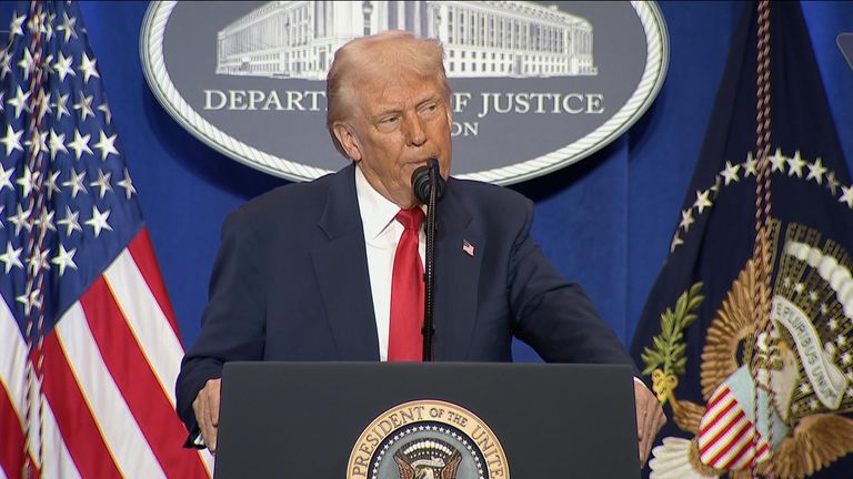 You are currently viewing Trump says US, Israel to halt Iran strikes for deal