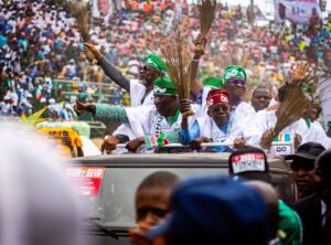 Read more about the article Is Tinubu’s campaign council a powerful team or government in campaign mode?