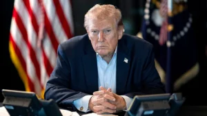 Read more about the article Trump Warns Iran: ‘You’ll Be Hit Very Hard’ if Strait of Hormuz stays closed