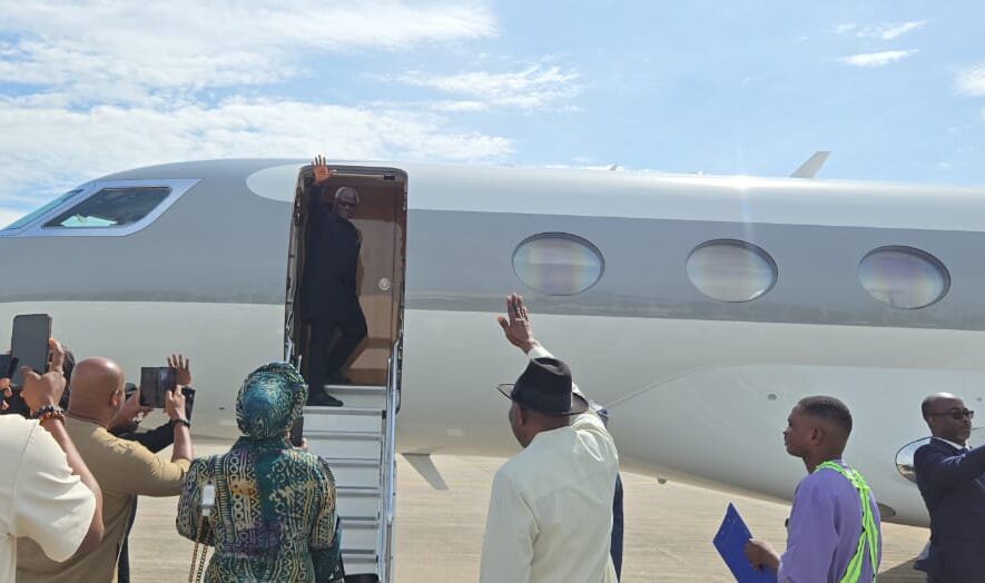 You are currently viewing Ex-Sierra Leone president Koroma returns home after treason case dropped