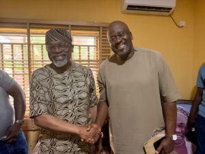 Read more about the article Desmond Elliot prostrates before Gbajabiamila, seeks forgiveness after APC fallout