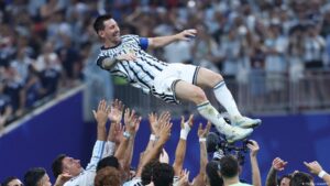 Read more about the article 10 iconic Messi moments