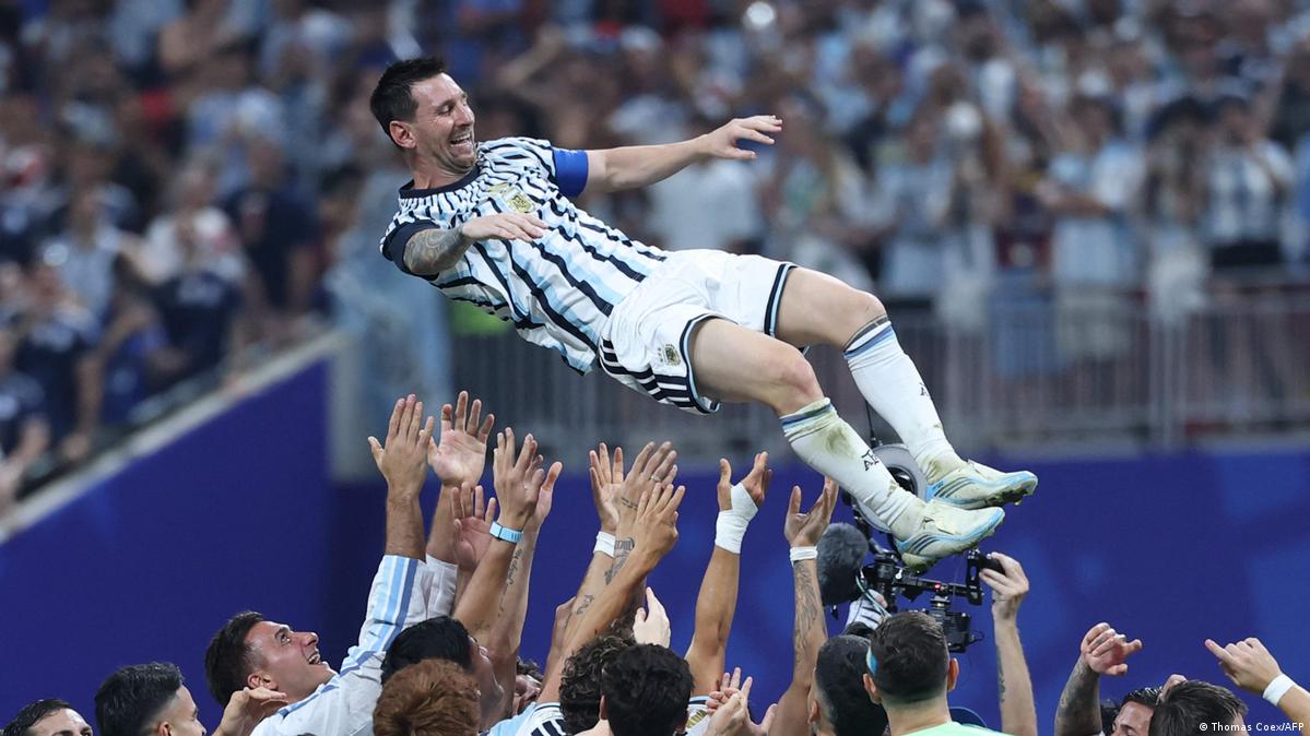 Read more about the article 10 iconic Messi moments