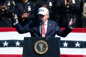 Read more about the article US TV networks suspend Trump coverage after White House media ban