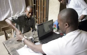 Read more about the article INEC warns Nigerians over fake voter portal, says registration ended