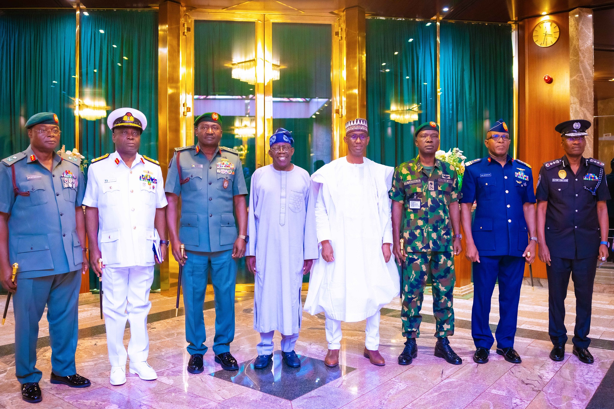 You are currently viewing Tinubu orders security chiefs to protect 2027 elections, rescue abductees